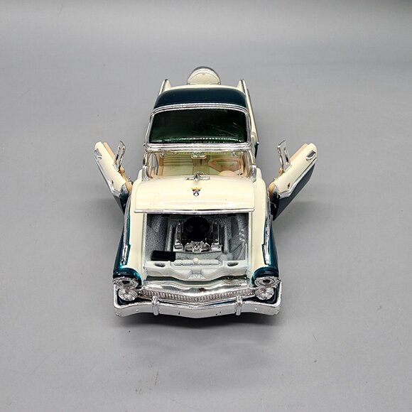 1:24 1955 Ford Fairlane Crown Victoria Diecast Model Car Cream Green - Picture 2 of 11